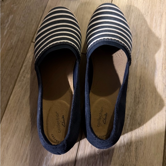 Clarks Navy and White Striped Shoes - Picture 2 of 4